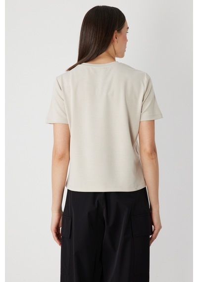 On Kadın Dikiş Detaylı Sıfır Yaka T-shirt 71458 Kum Kum