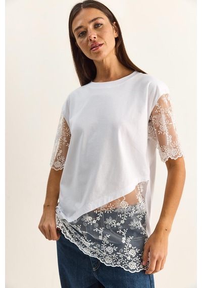 Shade Kadın Bisiklet Yaka Dantel Garnili Asimetrik Kesim Relaxed Fit T-shirt 2225 60286125 - Beyaz Shade Kadın Bisiklet Yaka Dantel Garnili Asimetrik Kesim Relaxed Fit T-shirt 2225 60286125 - Beyaz