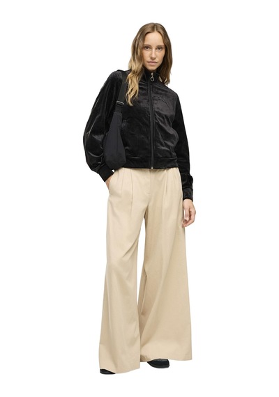 694021-01 Puma Ess Elevated Velour Jacket Kadın Ceket Siyah 694021-01