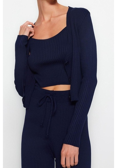 Ersefa Tarz Kadın Modern Moda Normal Bel Geniş Paça V Yaka Fitillli Bluz Lacivert Ersefa Tarz Kadın Modern Moda Normal Bel Geniş Paça V Yaka Fitillli Bluz Lacivert