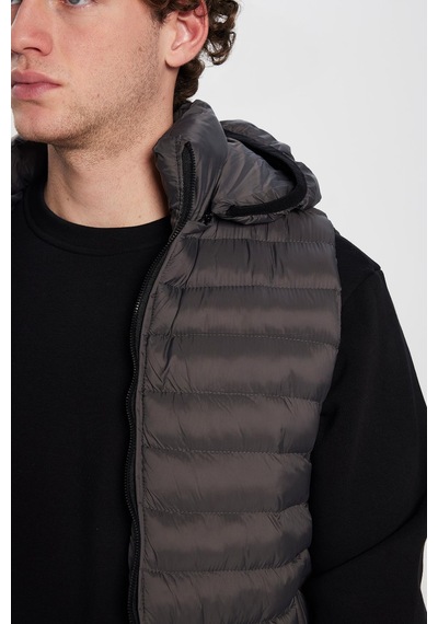 Tudors Erkek Slim Fit Dar Kesim Astarlı Rüzgar Geçirmez Cepli Antrasit Çıkarılabilir Kapüşonlu Şişme Yelek-32085 Antrasit Tudors Erkek Slim Fit Dar Kesim Astarlı Rüzgar Geçirmez Cepli Antrasit Çıkarılabilir Kapüşonlu Şişme Yelek-32085 Antrasit