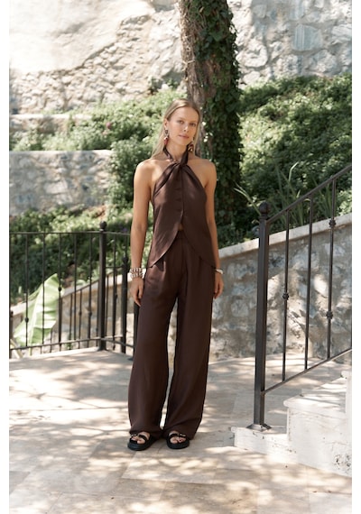 Mai Collection Mai Studios Co. Prasetsah Bağlamalı Kahve Crop Pantolon Takım Kahve Mai Collection Mai Studios Co. Prasetsah Bağlamalı Kahve Crop Pantolon Takım Kahve