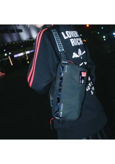 Skinarma Crossbody Fardel Çapraz Vücut Çantası Siyah