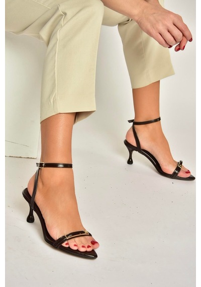 Fox Shoes Y590460760 Kahverengi Rustik İnce Topuklu Kadın Ayakkabı Kahverengi