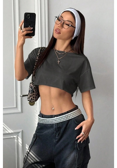 Kadın Antrasit Kayık Yaka Oversize Crop T-shirt Antrasit