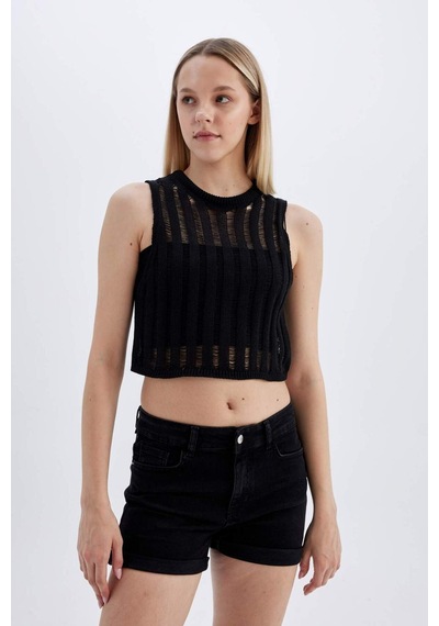 DeFacto Regular Fit Crop Bisiklet Yaka Kroşe Atlet D1982AX24SMBK56