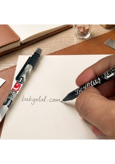 Bakgelal Beşiktaş Bjk Lisanslı Versatil Uçlu Kalem Siyah Beyaz Taraftar Kalemi 1 Adet - 9008051225763 Beyaz - Siyah