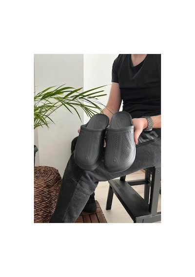 Neco Giyim Önü Kapalı Kaymaz Esnek Yumuşak Balkon Banyo Bahçe Tuvalet Terliği Bedelli Askerlik Siyah Neco Giyim Önü Kapalı Kaymaz Esnek Yumuşak Balkon Banyo Bahçe Tuvalet Terliği Bedelli Askerlik Siyah