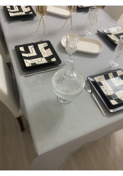 Keten Görünümlü Dantel Detaylı Simli Dertsiz Masa Örtüsü Gri