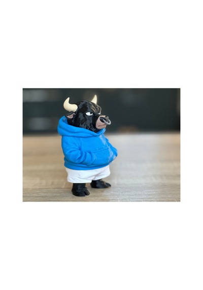 Kapüşonlu Boğa Figürü 10cm