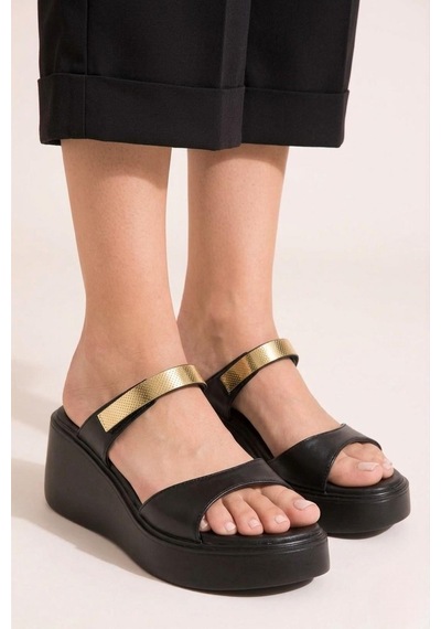 Fox Shoes Y973518609 Siyah Kalın Tabanlı Kadın Terlik