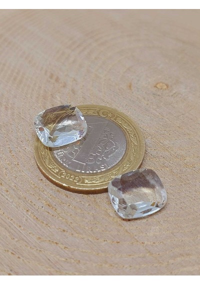 Yasamtohumu Topaz Taşı Baget Kesim Ortalama 3.40 Karat 55620 Çok Renkli