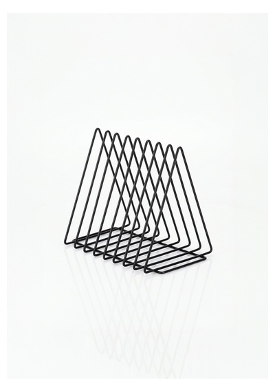 Uykula Üçgen Dekoratif Metal Dergilik Kitaplık Ve Plaklık Standı - Masaüstü Siyah Organizer 28x21x23 Cm