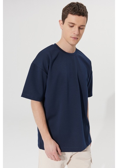 AC&Co / Altınyıldız Classics Erkek Lacivert Oversize Fit Bol Kesim Bisiklet Yaka Kısa Kollu Sweatshirt Tişört 4A5222200206LACL Lacivert AC&Co / Altınyıldız Classics Erkek Lacivert Oversize Fit Bol Kesim Bisiklet Yaka Kısa Kollu Sweatshirt Tişört 4A5222200206LACL Lacivert