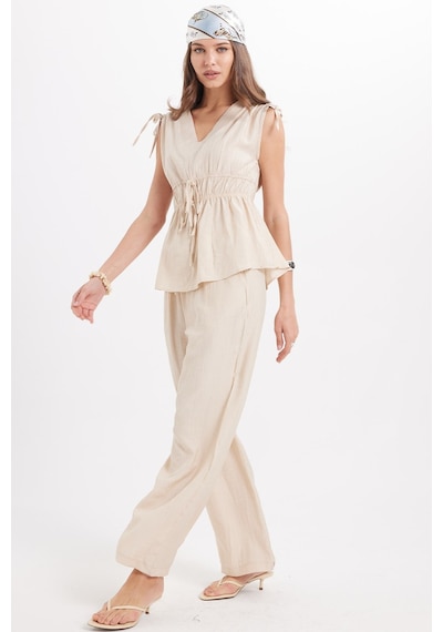 Tudors Kadın Standart Fit Normal Kesim V Yaka Beli Büzgülü Bağcıklı Bluz Geniş Paça Bej Pantolon Takım-51025
