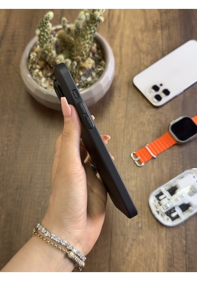 Apple iPhone 16 Pro Max Uyumlu Süper İnce Mat Ultra Thin Silikon Kılıf Buzlu Siyah
