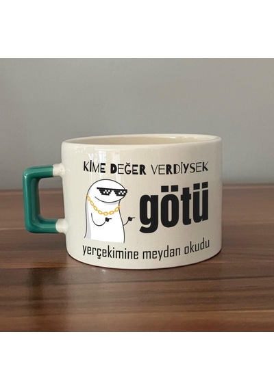 Kime Değer Verdiysek Götü Yerçekimine Meydan Okudu Baskılı Yeşil Kulplu C Fincan