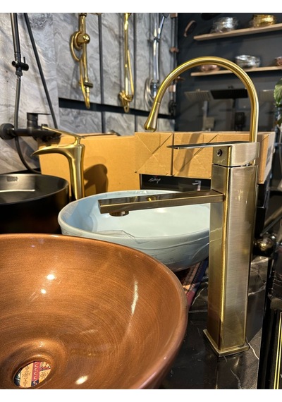 İsaoğlu Yapı Mat Gold Çanak Lavabo Bataryası Mat Altın Lavabo Musluğu Kare Tasarım Mat Antik Gold Gold