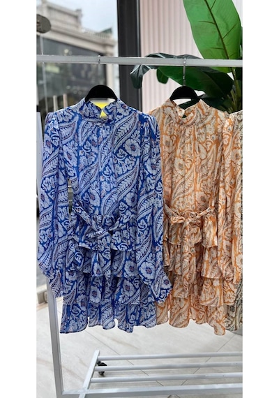 Fashion Cocktail Vatkalı Omuz Katlı Etek İthal Soft Otantik Desen Şifon Kumaşlı Uzun Kol Baharlık Mini Elbise Oranj Fashion Cocktail Vatkalı Omuz Katlı Etek İthal Soft Otantik Desen Şifon Kumaşlı Uzun Kol Baharlık Mini Elbise Oranj