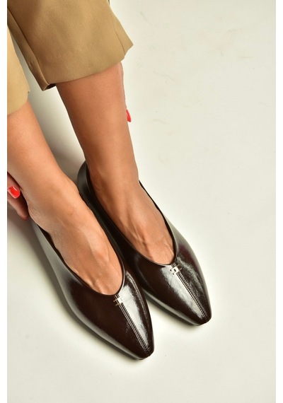 Fox Shoes Z820402060 Kahverengi Rustik V-kesim Küt Burun Kadın Babet