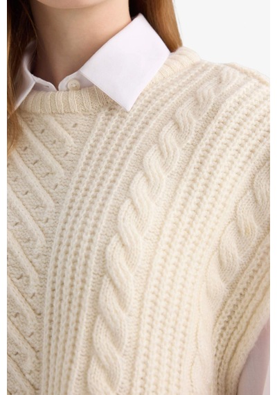 Defacto Loose Fit Bisiklet Yaka Yırtmaçlı Triko Süveter G4745ax25wnbg646 Bej-bg646