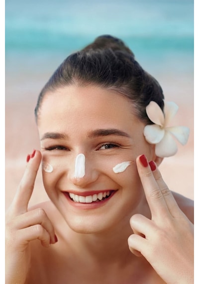 Güneş Kremi Koyu Leke Karşıtı Spf 50+ Faktörlü Çok Yüksek Korumalı Güneş Kremi