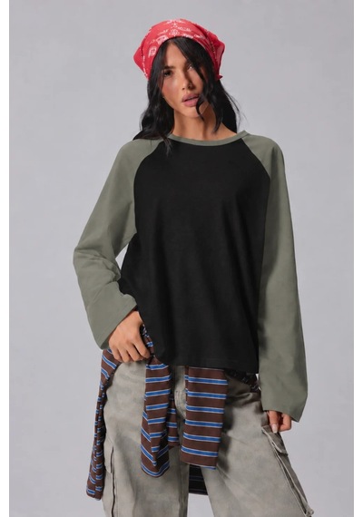 Cool Tarz Kadın Oversize Kontrast Kollu Raglan Bisiklet Yaka Düşük Omuzlu T-shirt Siyah-haki Siyah-haki Cool Tarz Kadın Oversize Kontrast Kollu Raglan Bisiklet Yaka Düşük Omuzlu T-shirt Siyah-haki Siyah-haki