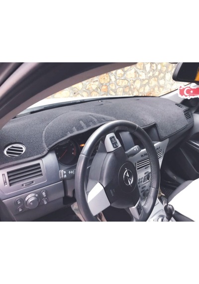 Opel Astra H Modellerine Uygun Torpido Koruma Halısı Siyah Kenar Renk Kırmızı