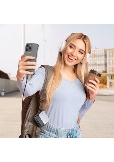 Fp32 10000 Mah 35w Pd Hızlı Şarj Powerbank - Entegre Geri Çekilebilir Type-c Kablolu Ve Dijital Göstergeli Taşına