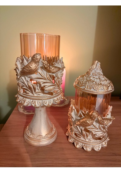 Kuşlu Ayaklı Ve Kapaklı Dekoratif Cam Mumluk & Şekerlik Seti Krem Altın Varak Eskitme 2'li Şamdan & Kavanoz 27x12 Cm & 23x12 Cm Çok Renkli