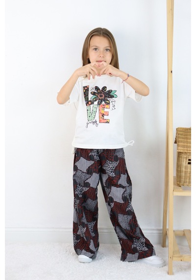 Fesshera Kız Çocuk Love Yourself Baskılı Tişört Ve Geometrik Etnik Desenli Geniş Paça Pantolon Takımı Siyah Fesshera Kız Çocuk Love Yourself Baskılı Tişört Ve Geometrik Etnik Desenli Geniş Paça Pantolon Takımı Siyah