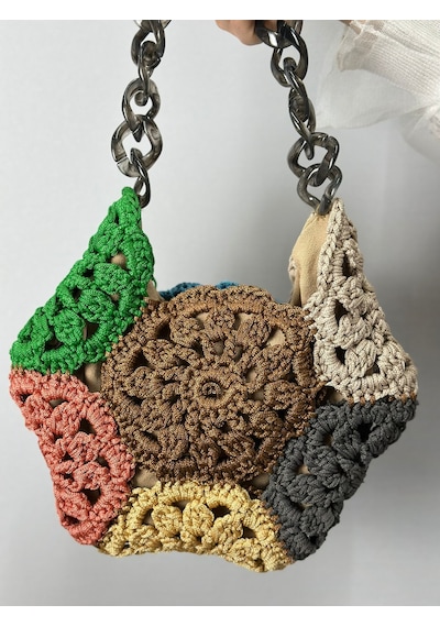 El Örgüsü Çiçekli Kadın El Çantası 30x27 Cm Renkli
