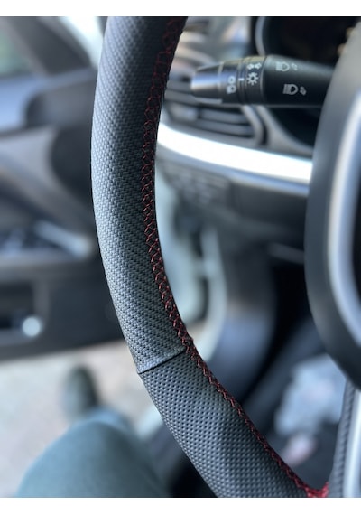 Fiat Egea Araca Özel Direksiyon Kılıfı Nokta Karbon Kırmızı Diki