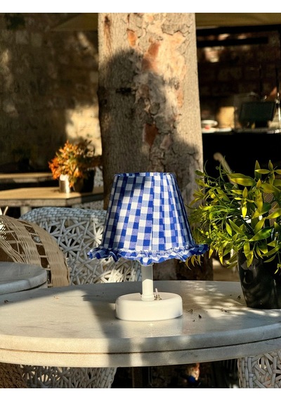 Mavi Pötikare Desen Kumaş Beyaz Ayaklı Kablosuz Gece Masa Lambası Abajur