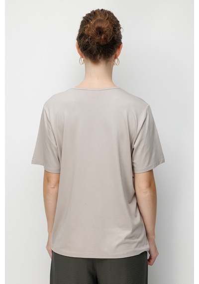 Desen Triko Kadın V Yaka Yaka Kenarı Zincirli Penye T-shirt 26707 Bej Bej