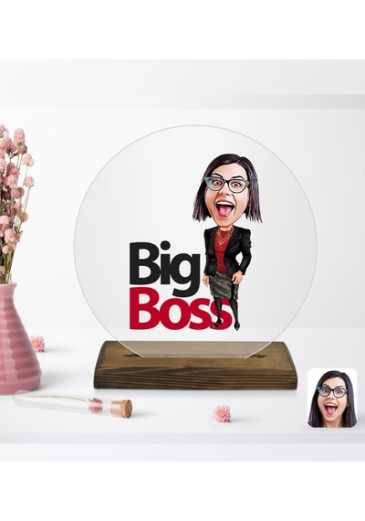 Kişiye Özel Kadın Big Boss Karikatürlü Yuvarlak Ahşap Standlı Bib