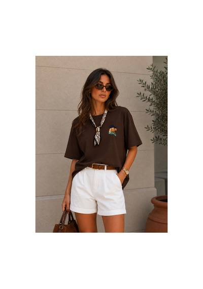 Bisou Nakışlı Kendinden Fular Detaylı Gold Aksesuarlı Premium Regular Fit Kısa Kollu Bluz- Tshirt Bej Bisou Nakışlı Kendinden Fular Detaylı Gold Aksesuarlı Premium Regular Fit Kısa Kollu Bluz- Tshirt Bej