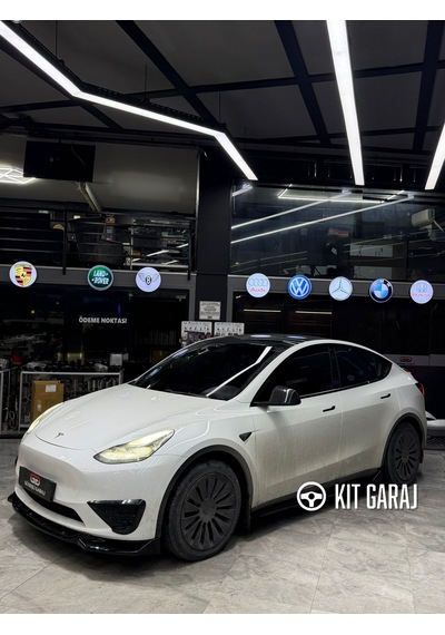 Tesla Model Y Parlak Siyah Yan Marşpiyel Plastik Boyalı