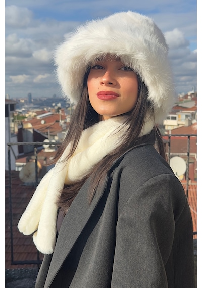 Mollycrush Peluş Rus Tarzı Bucket Kalpak Şapka Atkı 2'li Set Kadın Kışlık Suni Kürk Beyaz 2'li Takım Beyaz