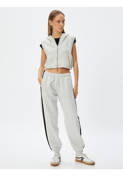 Koton Oversize Jogger Eşofman Altı Beli Bağcıklı Şerit Detaylı Cepli Şardonlu Kar Melanj 5wal40073ık GRİ MELANJ Koton Oversize Jogger Eşofman Altı Beli Bağcıklı Şerit Detaylı Cepli Şardonlu Kar Melanj 5wal40073ık GRİ MELANJ