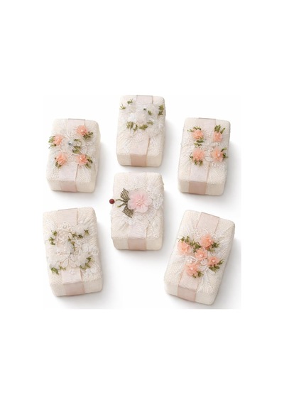 El Yapımı İşlemeli Süs Sabun, Çiçek Desenli Dekoratif Sabun, Beyaz Ve Pembe, 9x5x3 Cm, 1 Adet Diğer