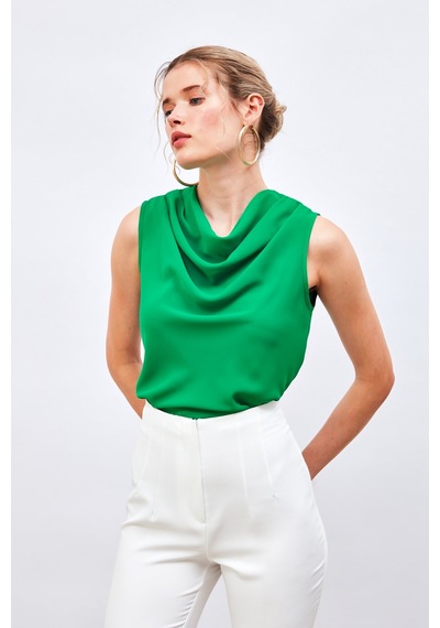 Sateen Degaje Yaka Kolsuz Bluz - Yeşil