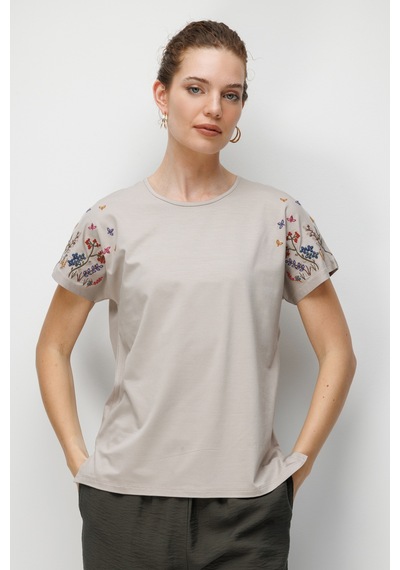 Kadın Sıfır Yaka Nakış İşlemeli Düşük Kollu Penye T-shirt Bej Bej