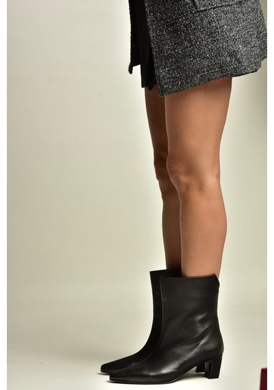 Fox Shoes Z654580003 Siyah Hakiki Deri Kalın Topuklu Kadın Bot