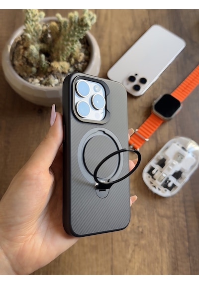 Apple iPhone 15 Pro Uyumlu Karbon Desenli Standlı Ve Magsafe Uyumlu Kılıf Soocase700 Siyah