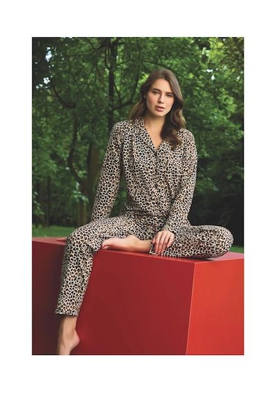 Pijamoni Kadın Süet Kumaş Önü Düğmeli Uzun Kollu Pijama Takımı İnce Desenli Leopar