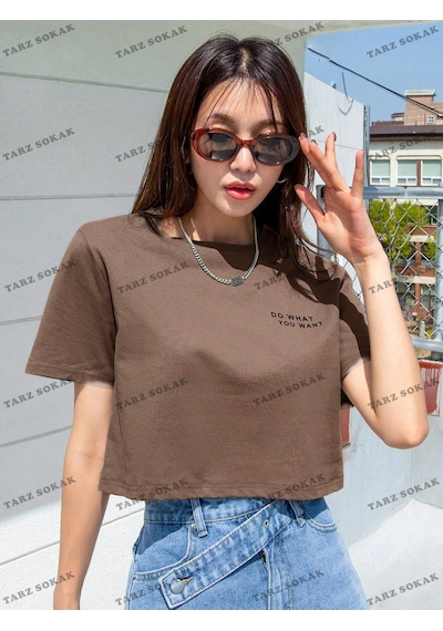 Flood Of Style Crop Ckod-232913 Dazy Sloganlı Kısa Kollu Kahverengi