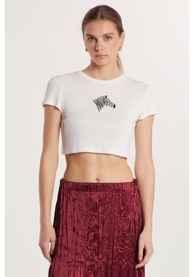 Tudors Kadın Slim Fit Dar Kesim %100 Pamuk Bisiklet Yaka Baskılı Beyaz Crop Tişört-33684 Beyaz