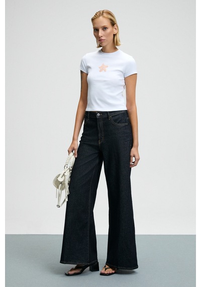 ETHIQUET ZEFIRA Kadın Bisiklet Yaka Kısa Kollu Önü Boncuk İşleme Detaylı Slim Beyaz / Desenli T-Shirt ETHIQUET ZEFIRA Kadın Bisiklet Yaka Kısa Kollu Önü Boncuk İşleme Detaylı Slim Beyaz / Desenli T-Shirt