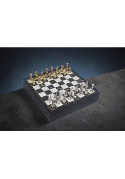 Lüks Sandıklı Metal Satranç Takımı Krom Kaplama Pegasus Atları Figürler Mermer Desenli Zemin 20 Cm